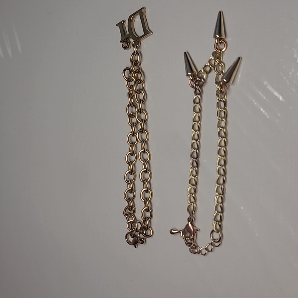 Gold tone bracelet